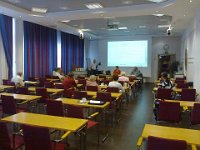 Paikallaolijat  Paikalle oli tällä kertaa saapunut vain kourallinen sukuseuran jäseniä.